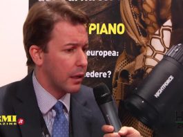 Giulio Magnani, presidente del Comitato Direttiva 477, allo stand di Armi Magazine