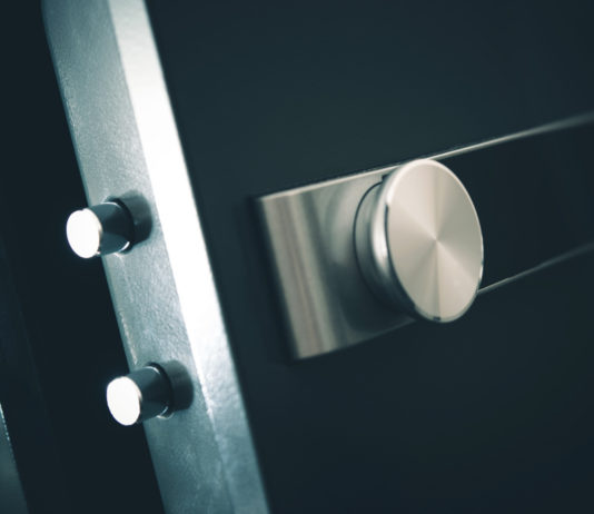 Cassaforte forzata col flessibile, rubata una pistola 7,65 a Montemurlo (PO)