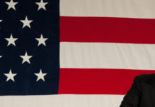 Trump: forse è giunto il momento di una legge più stringente Donald Trump flag