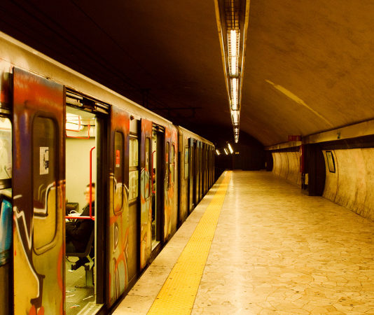 Uccisero vigilante per rubargli la pistola, identificati tre minorenni Metro station