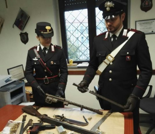 Armi da guerra in casa, un arresto a Castelnuovo Nigra Possesso illegale di armi da guerra e armi clandestine Castelnuovo Nigra