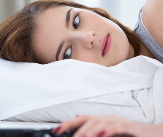 In tre anni quasi raddoppiano i lucani armati. Il Spp: “Nessuna sorpresa” girl gun in bed