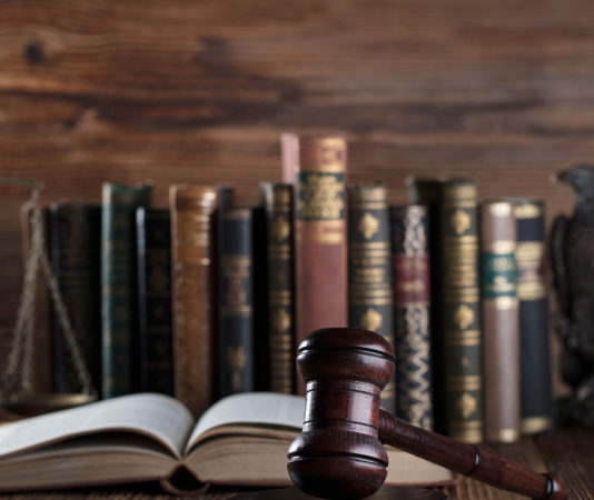 Fu denunciato dalla moglie: querele ritirate, porto d’armi anche giustizia