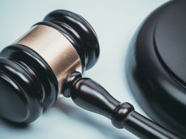 Niente rinnovo del porto d’armi al Dottor Sorriso martello giudice