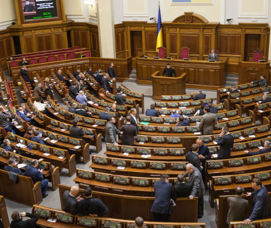 Niente armi in parlamento parlamento kiev