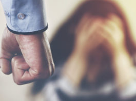 Niente armi a chi ha precedenti di violenza domestica violenza domestica