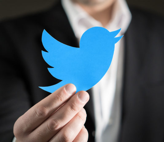 Basta pistole su Twitter Con l'aggiornamento Twemoji 2.6, Twitter ha deciso di sostituire l'emoji della pistola con una più rassicurante pistola ad acqua.