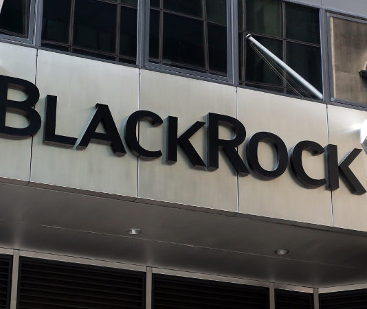 Black Rock esclude produttori di armi da portafogli di investimento Black Rock