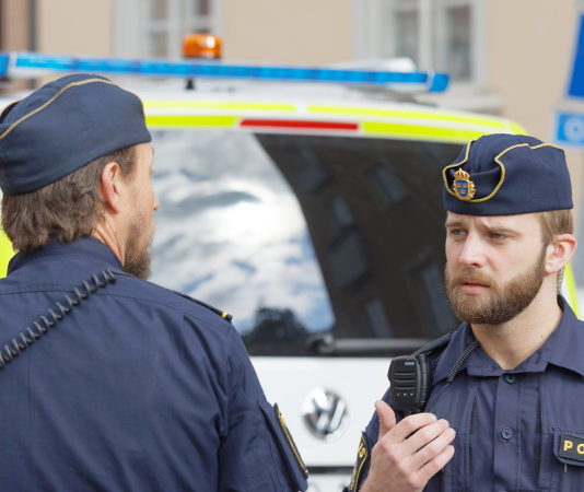 Dalla Svezia: pene più severe per reati commessi con le armi da fuoco Polizia svedese