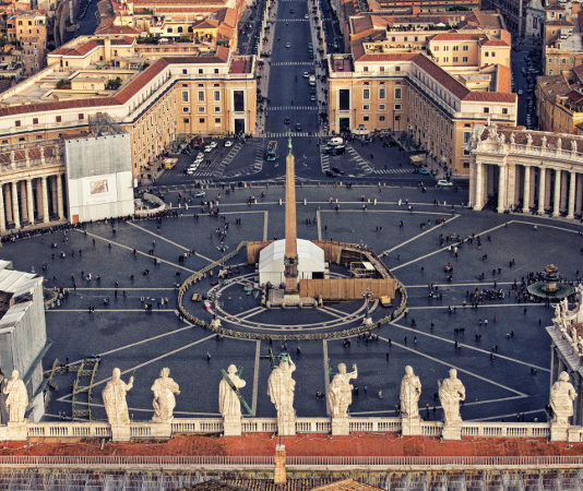 E le mitragliatrici difendono il Vaticano