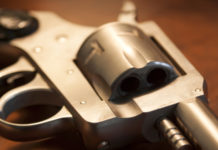 Due leggi pro-armi sulla scrivania del governatore della Louisiana Leggi pro-armi