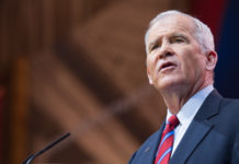 Cambio al vertice dell’Nra Oliver North presidente dell'NRA