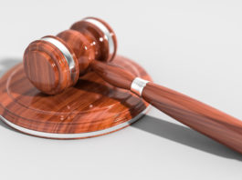 Raccontò di atto di autoerotismo in spogliatoio femminile: via porto d’armi atto di autoerotismo porto d'armi per difesa