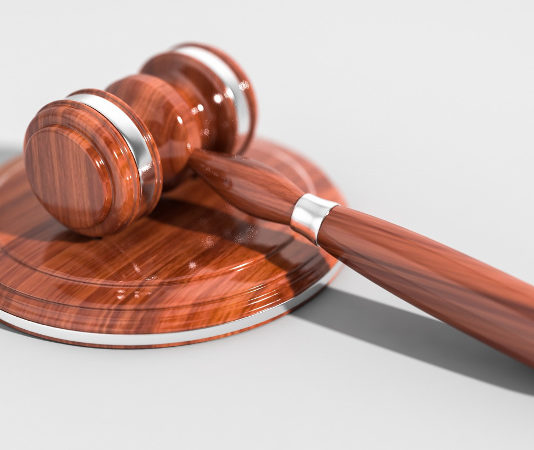 Raccontò di atto di autoerotismo in spogliatoio femminile: via porto d’armi atto di autoerotismo porto d'armi per difesa