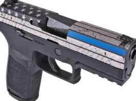 Pistole per il law enforcement: Sig Sauer lancia una nuova versione della P320 Sig Sauer P320 Thin Blue Line
