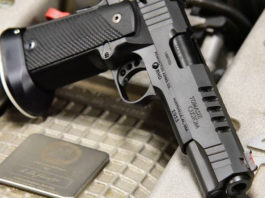 Remington e Travis Tomasie sviluppano una pistola da competizione Tomasie custom