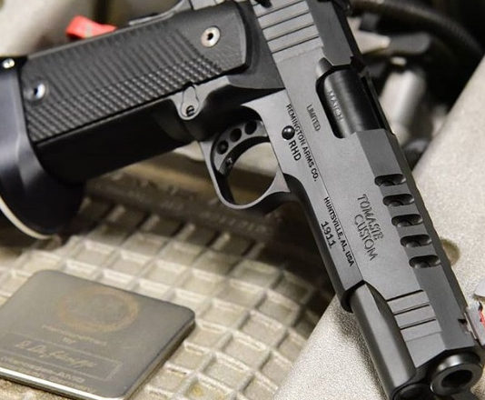 Remington e Travis Tomasie sviluppano una pistola da competizione Tomasie custom
