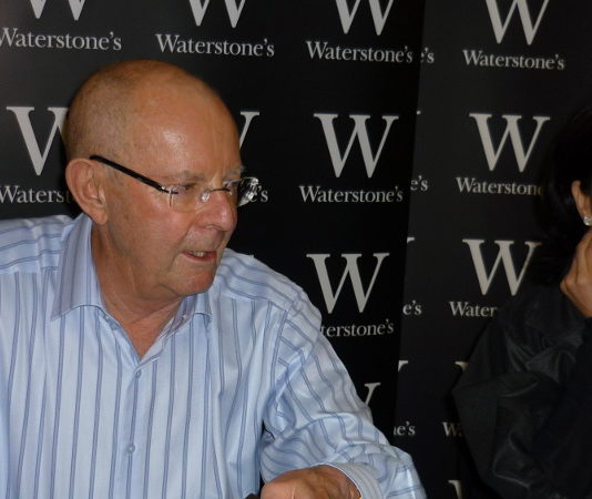 Wilbur Smith: «Sono scrittore perché cacciatore» Wilbur Smith cacciatore