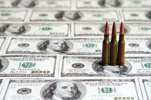 Chris King proposta di una (nuova) tassa sulle armi e sulle munizioni