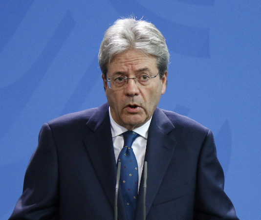 Il tweet di Gentiloni su rifugiati, rom e “pistole per tutti” Paolo Gentiloni