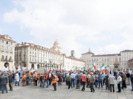 Doppiette in piazza a Torino: ecco la manifestazione di protesta dei cacciatori Protesta dei cacciatori