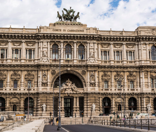 La Cassazione su riduzione dei caricatori e demilitarizzazione di un’arma Cassazione riduzione dei caricatori demilitarizzazione di un'arma