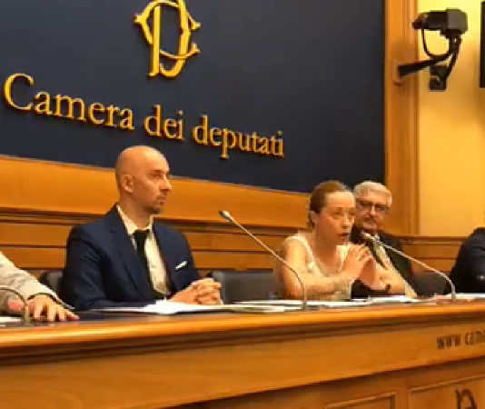 La Meloni sulla riforma della legittima difesa: “Nel dubbio, difenditi” Conferenza stampa Meloni sulla riforma della legittima difesa