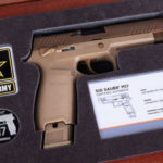 pistola in edizione limitata Sig Sauer M17 commemorative