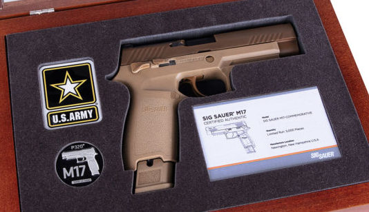 Per celebrare la P320 Sig Sauer lancia una serie di pistole in edizione limitata pistola in edizione limitata Sig Sauer M17 commemorative