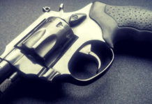 Stati Uniti: spaccatura su armi a chi fa uso di marijuana a fini terapeutici revolver taurus
