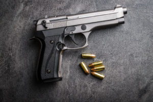 pistola 9 mm con cinque proiettili: seminario di aggiornamento sulla Direttiva Armi