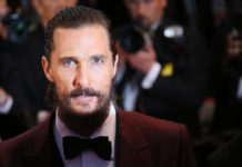 Matthew McConaughey sulle armi: “Le teniamo in saccoccia per paura e per istinto” Matthew McConaughey con barba e papillon: Matthew McConaughey sulle armi