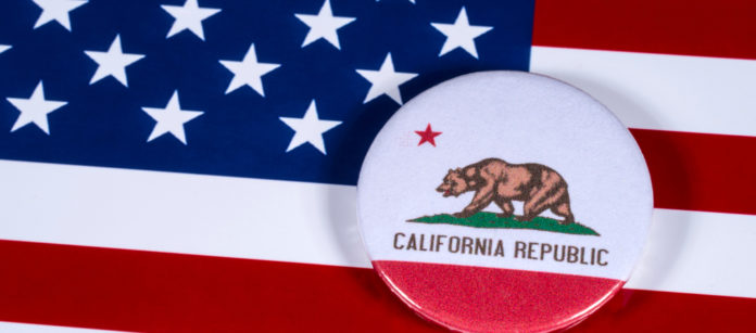 Spilla della California su bandiera americana