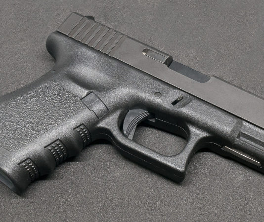 Vuoi ottenere il porto d’armi? Dimmi razza e religione pistola semiautomatica 9 mm