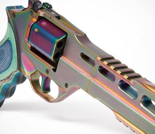 Revolver da competizione: un annuncio affidato a… Instagram