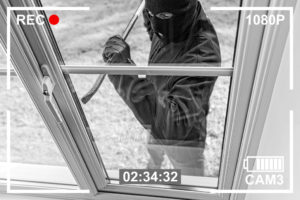 Videocamera ladro rompe finestra: riforma della legittima difesa