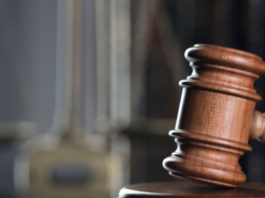 Incauta custodia di armi: la sentenza del Tar della Lombardia Martello del giudice per incauta custodia di armi