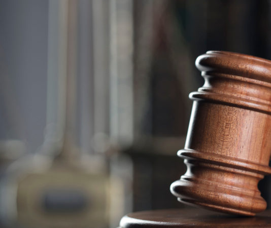 Incauta custodia di armi: la sentenza del Tar della Lombardia Martello del giudice per incauta custodia di armi