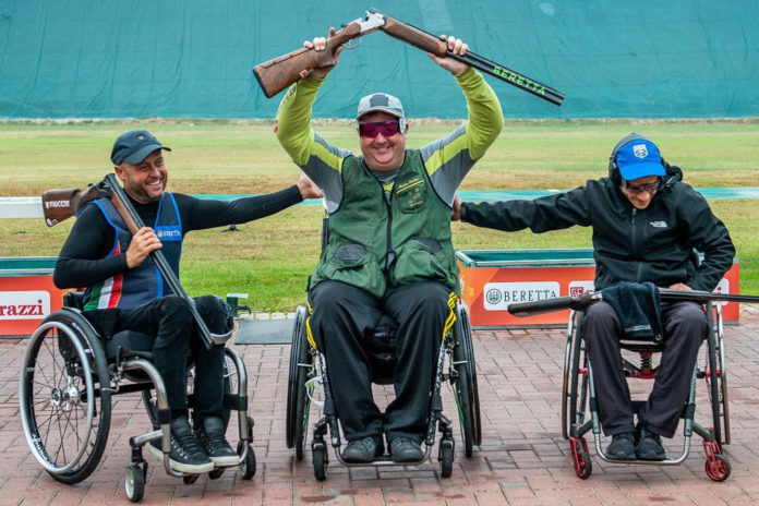 Scottie Brydon insieme a Oreste Lai e Neofytos Nicolaou nel mondiale di paratrap: sport paralimpici