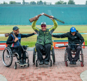 Scottie Brydon insieme a Oreste Lai e Neofytos Nicolaou nel mondiale di paratrap: sport paralimpici