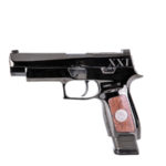 arma cerimoniale Sig Sauer M17 vista sinistra