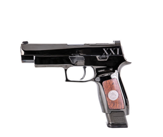 Sig Sauer M17 Tomb of the Unknown, l’arma cerimoniale per il milite ignoto arma cerimoniale Sig Sauer M17 vista sinistra