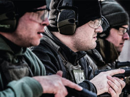 A Roma per provare le pistole Beretta tre tiratori a provare le pistole Beretta