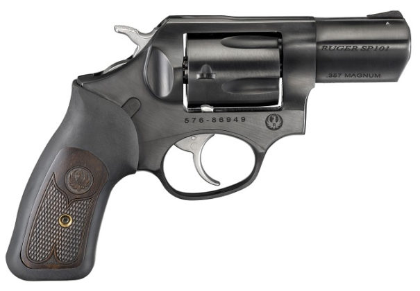 vista destra della pistola ruger sp101 .357 magnum