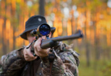 Controllo della fauna selvatica e cacciatori: nuova sentenza della Corte costituzionale cacciatore imbraccia carabina: niente controllo della fauna selvatica
