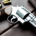 revolver con quattro proiettili, porto d’arma corta