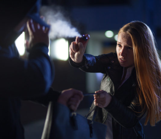 Spray al peperoncino, Difesa Donna: “Niente panico” donna utilizza spray al peperoncino contro aggressore