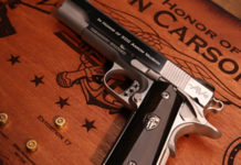 Una pistola custom antica come la Terra pistola custom cabot guns aaron vaughn