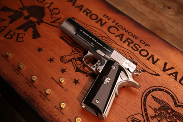 vista di taglio, pistola custom cabot guns e case, ricordo di aaron vaughn