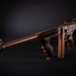 vista frontale dell’arma di auto-ordnance dedicata a Bonnie & Clyde